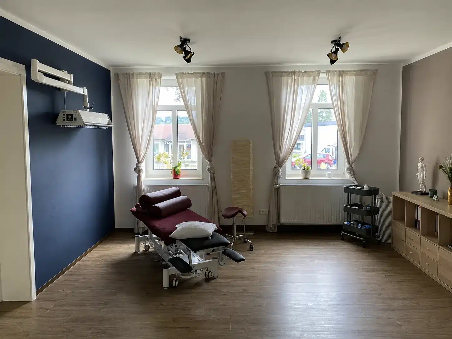 Moderner Therapieraum der GesundePraxis